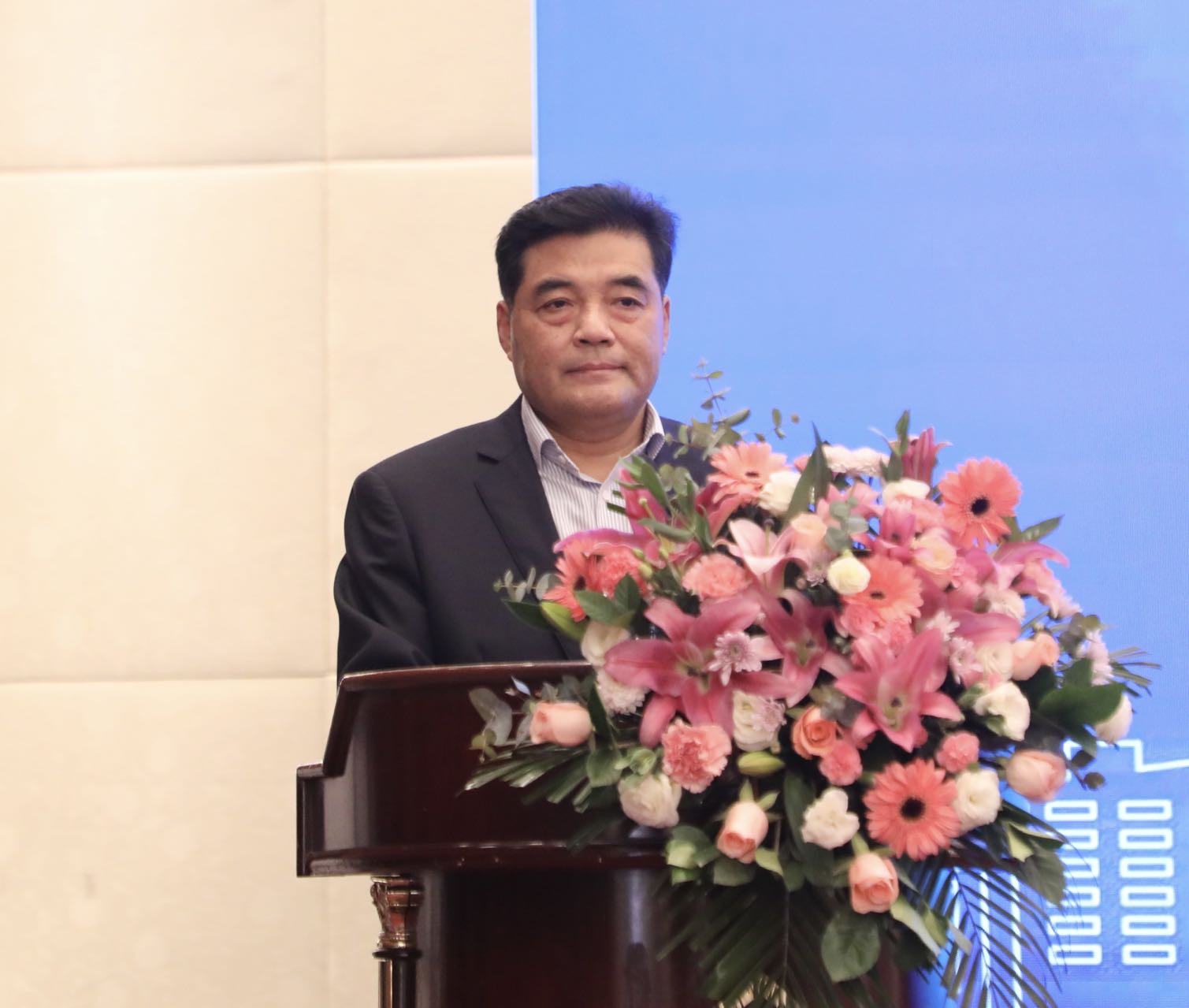 振20.jpg 8.cc U投辅导者